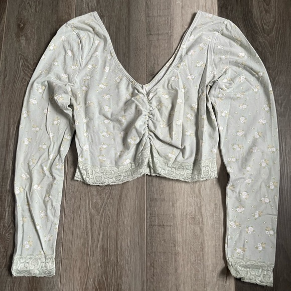 Urban Outfitters Long Sleeve V-Neck Floral Shirt - Picture 3 of 8